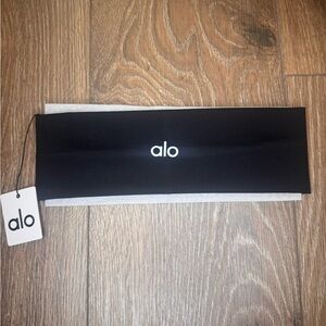 Alo Black Performance Conquer Headband